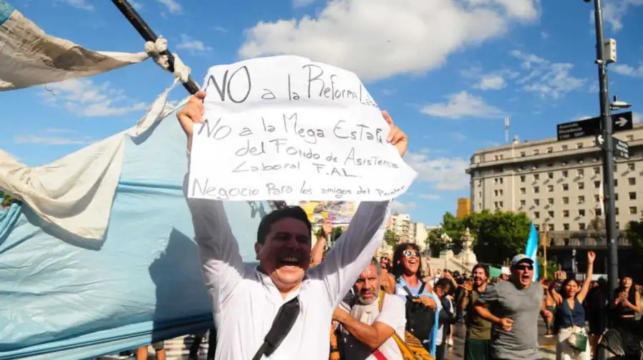 Marcha fuera del Congreso, reforma laboral 20260219