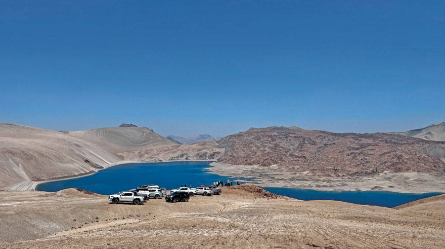 Vista panorámica de la laguna Cari-Launa, ubicada en la región chilena de El Maule.