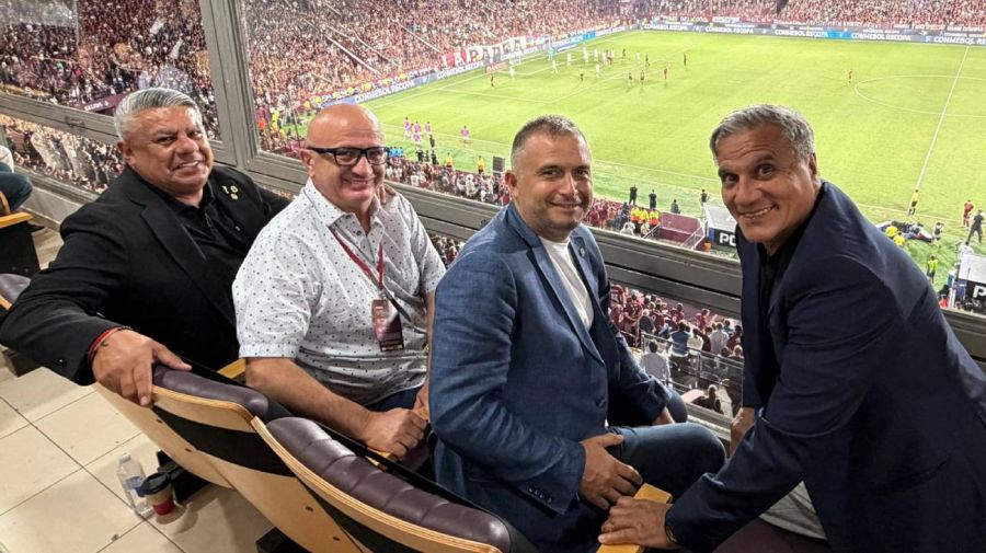 Claudio Chiqui Tapia en la final de la Recopa 20022026