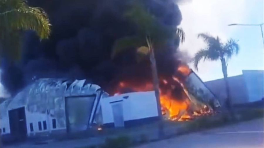 Se incendia un depósito en un parque industrial en Tigre 20022026
