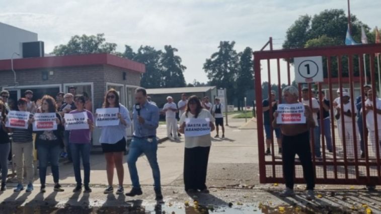 En la Láctea Verónica la producción está paralizada, en medio de una crisis que parece sin salida.