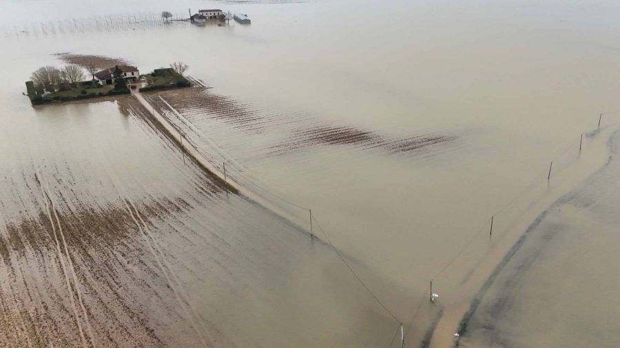 FOTOGALERIA Una zona inundada a lo largo del desbordado río Garona en Bourdelles