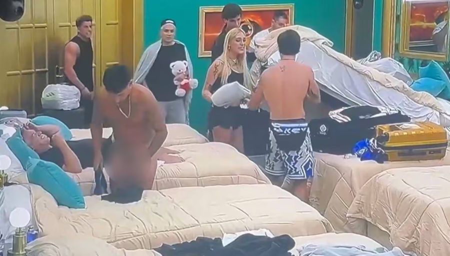 Brian Sarmiento se desnudó en vivo en Gran Hermano Generación Dorada 1