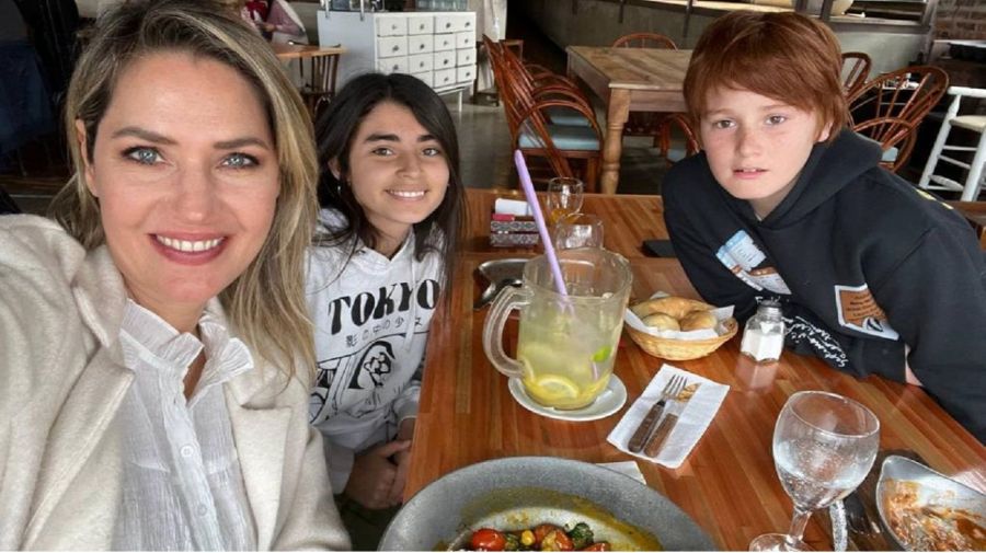 Carolina Losada y sus hijos