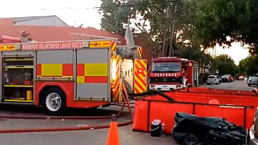 Incendio en fábrica de telas de Valentín Alsina 25022026