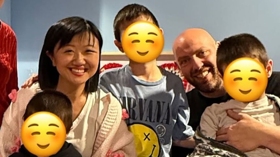 Karina Gao junto a su familia 