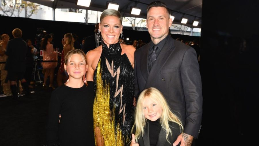 Pink, Carey Hart y sus hijas