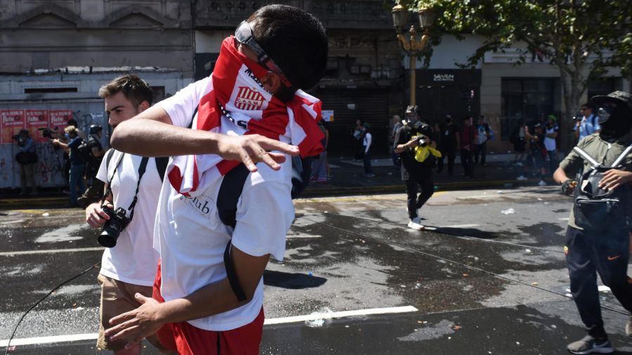 Incidentes frente al Congreso por la Reforma Laboral.