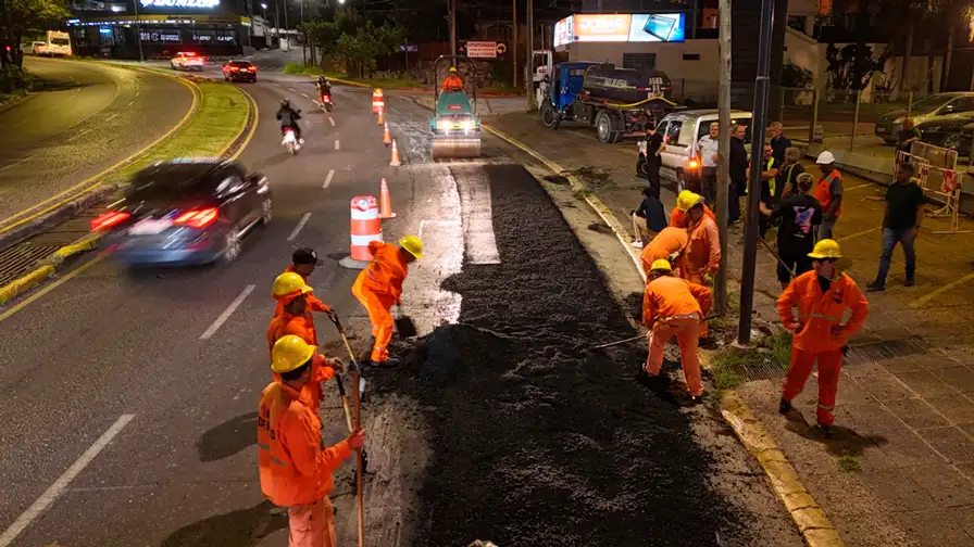 Trabajos nocturnos de la municipalidad