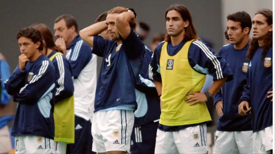 El colapso de la Selección Argentina en el Mundial 2002: crónica de una eliminación inesperada en Corea-Japón