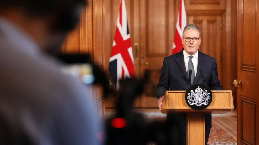 El primer ministro del Reino Unido, Keir Starmer, reveló que Donald Trump le manifestó su desacuerdo con la negativa británica de atacar Irán