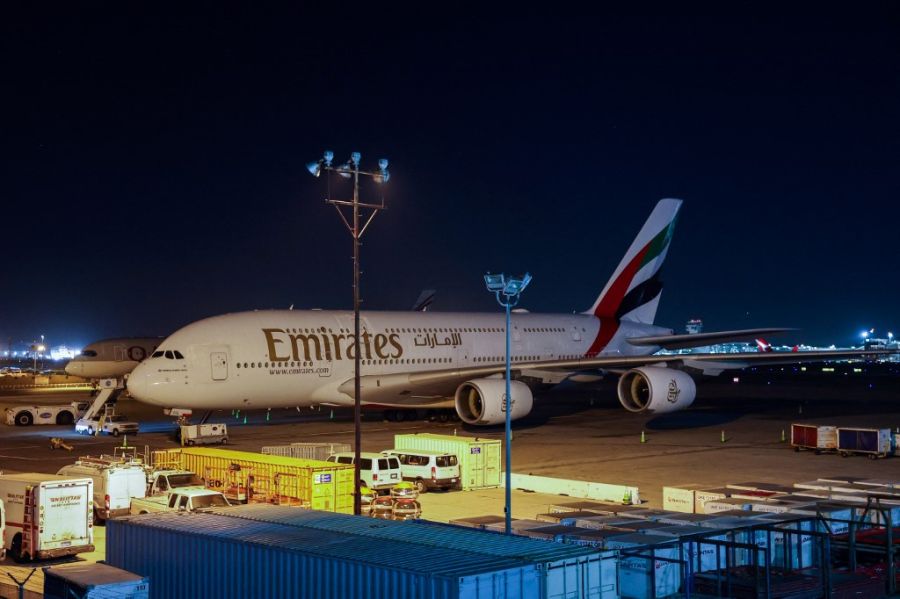 Emirates suspendió todos sus vuelos comerciales hasta el 4 de marzo, tras la escalada bélica en Medio Oriente