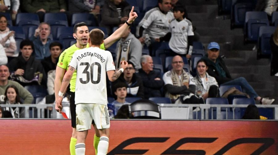 Franco Mastantuono jugando para Real Madrid
