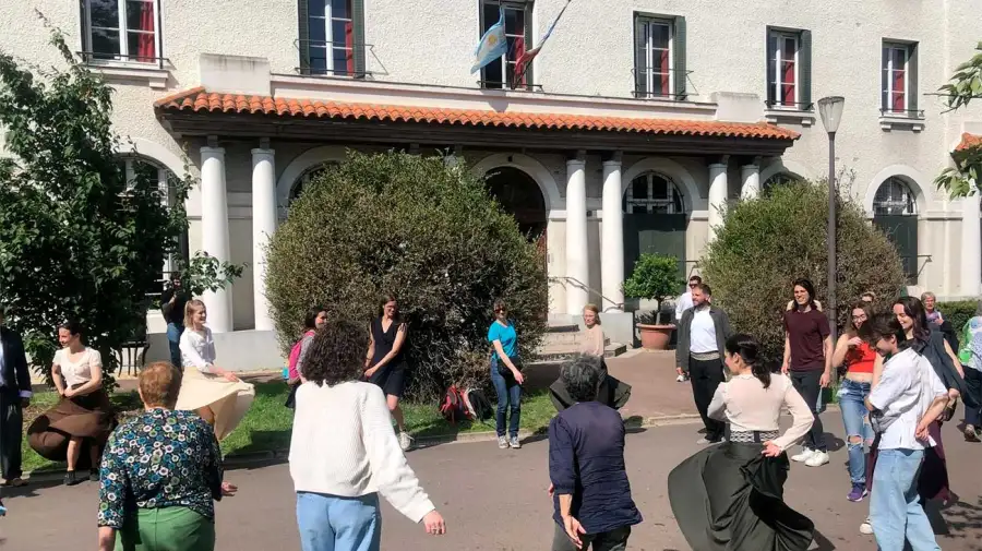 Placa en La Casa de Argentina en París 03032026