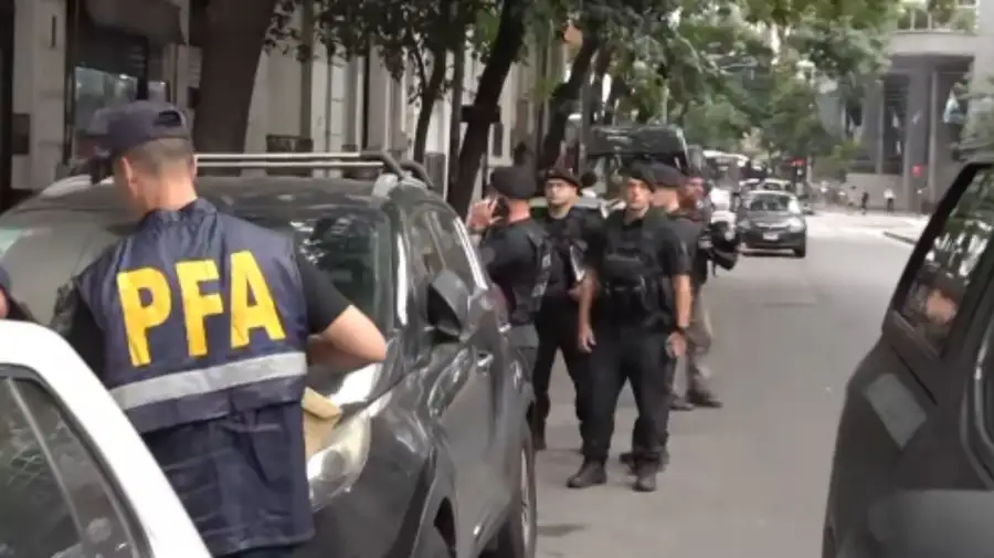 La Brigada de Explosivos de la Policía Federal montó un operativo en el Congreso por la aparición de un paquete sospechoso