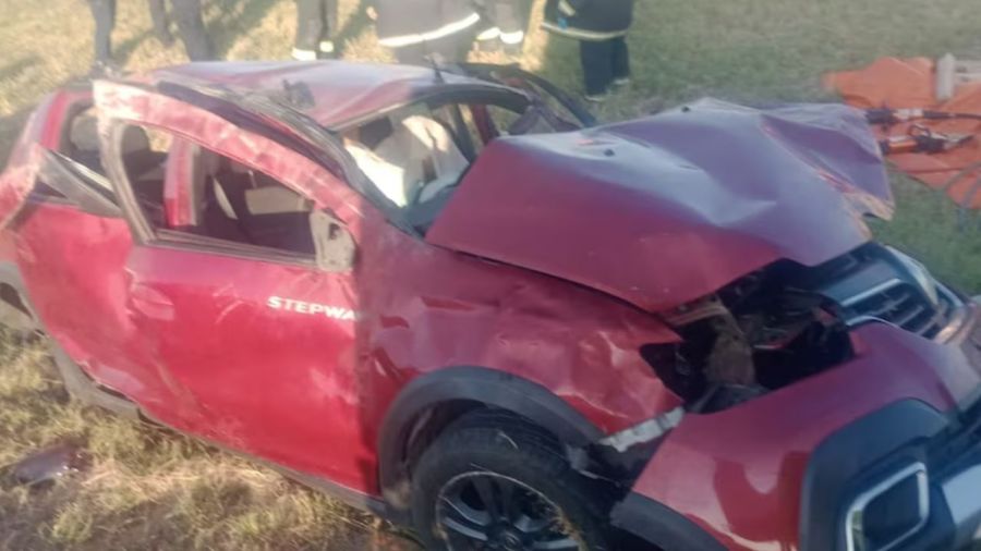 Tres camiones y un colectivo chocaron en la Ruta 9: hay un muerto y un herido