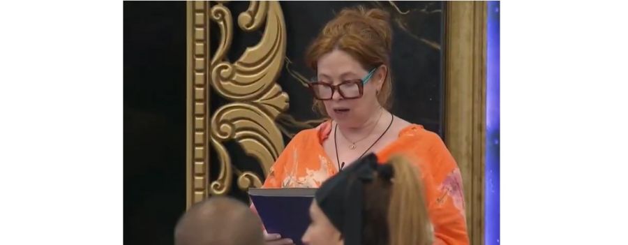 Andrea Del Boca leyendo el comunicado para Danelik