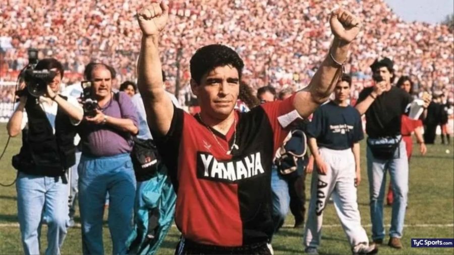 Maradona en Newell’s: los cinco partidos que paralizaron Rosario y cambiaron el marketing deportivo en 1993