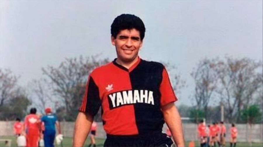 Maradona en Newell’s: los cinco partidos que paralizaron Rosario y cambiaron el marketing deportivo en 1993