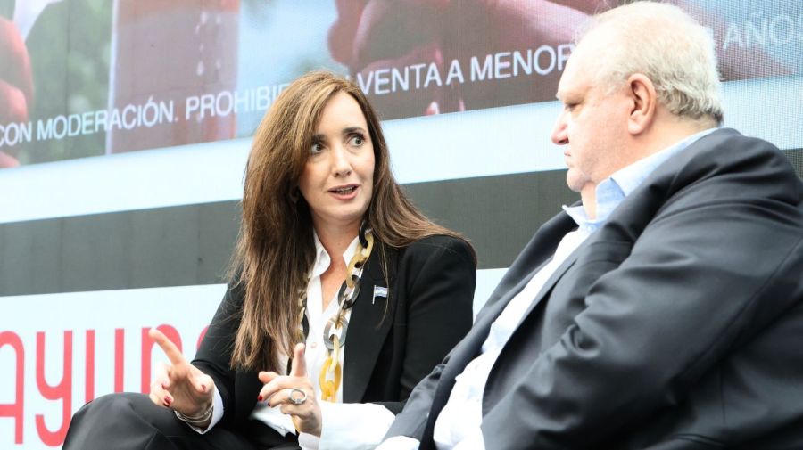 La vicepresidente Victoria Villarruel con el presidente de la Corporación Vitivinícola Argentina, Fabián Ruggeri