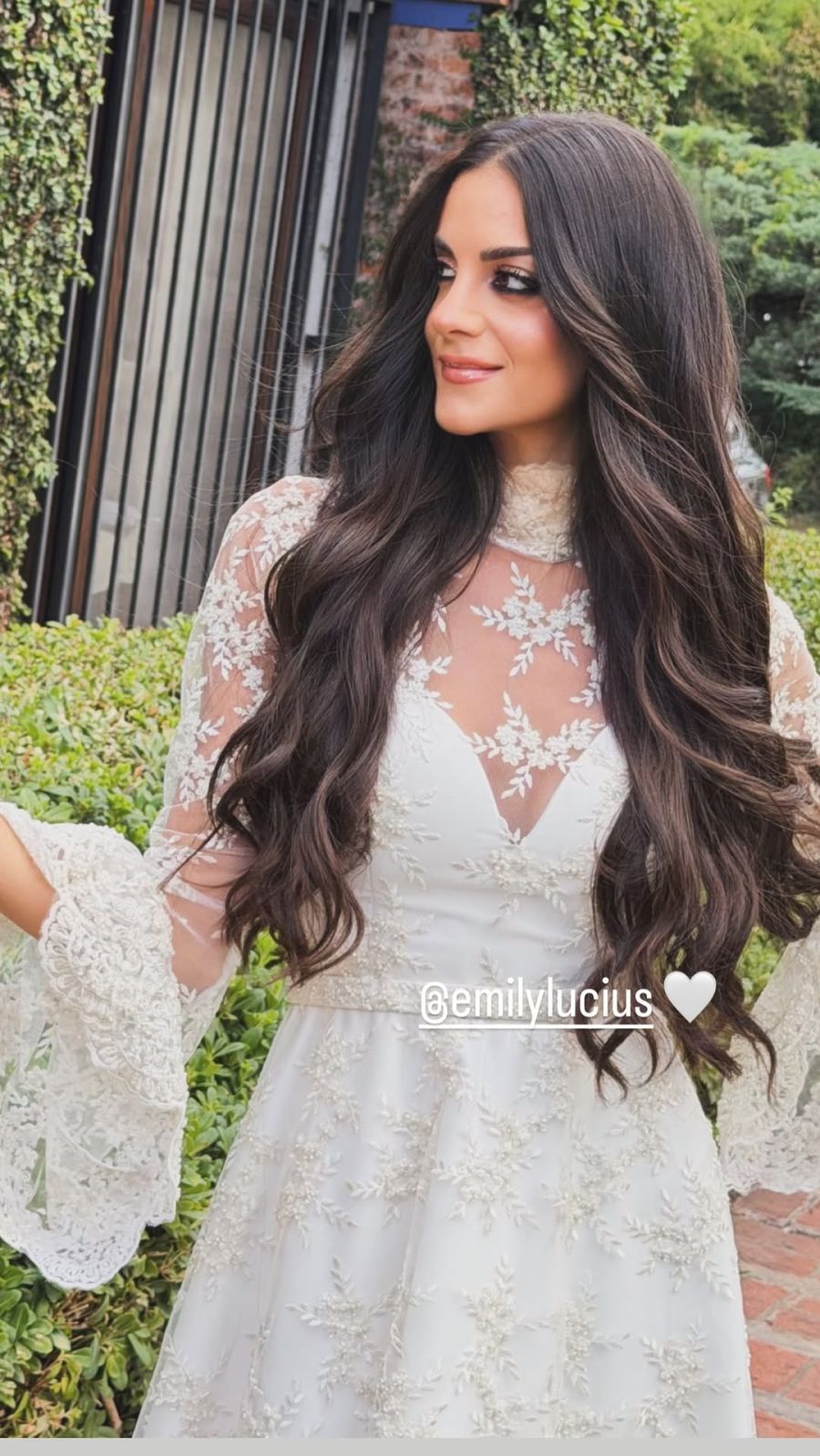 Así fue la boda de Emily Lucius y Rodrigo Valladares Macri: estilo mediterráneo, al aire fresco y un altar bajo el sol