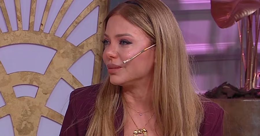 Evangelina Anderson llorando