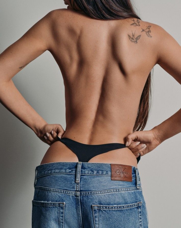 Dakota Johnson en topless y ropa interior