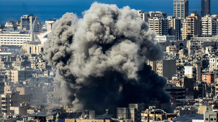 Fotogaleria Se elevan columnas de humo desde el lugar de un ataque aéreo israelí en los suburbios del sur de Beirut, la capital libanesa