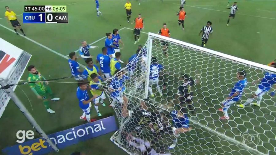 Pelea en el Mineirao