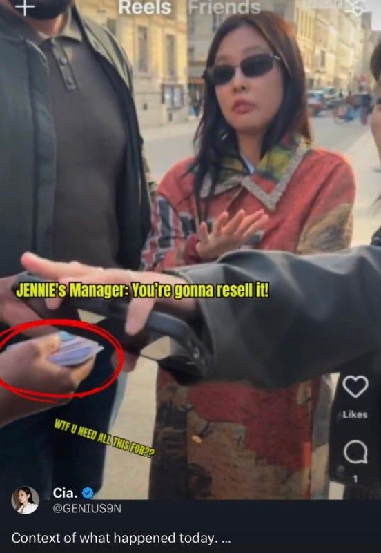 Revendedores exigiendole a Jennie firmar photocards