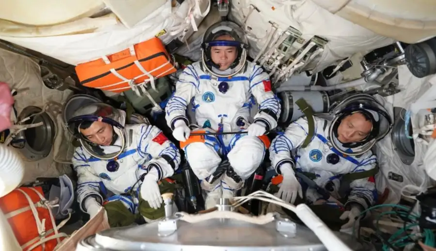 Shenzhou-21: Astronautas chinos