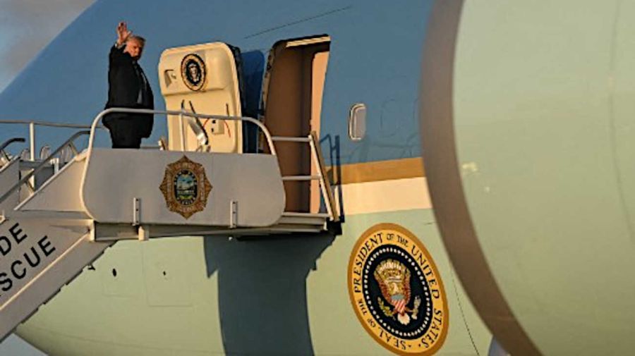 Donald Trump en el Air Force One, avion presidencial de Estados Unidos 20260310