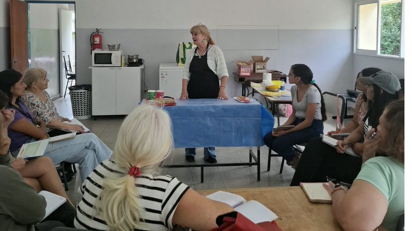 Taller de Elaboración de Huevos de Pascua en Mina Clavero