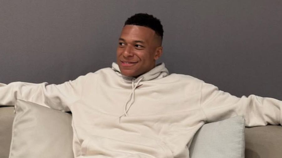 Ester Expósito, Nicolás Furtado y Kylian Mbappé