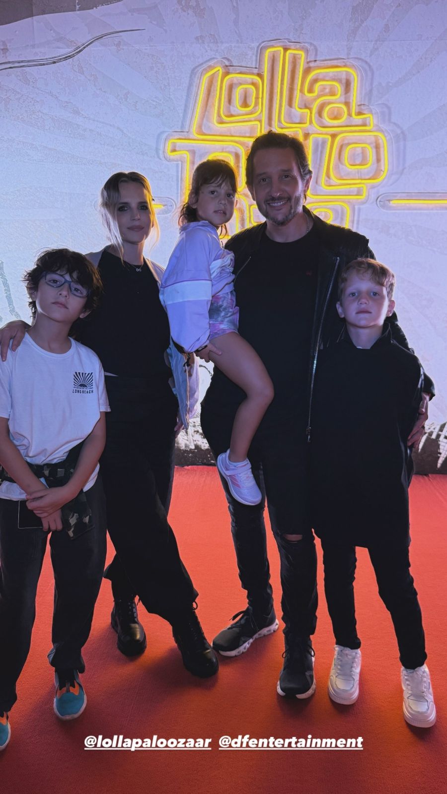 Los looks de famosos que fueron al Lollapalooza