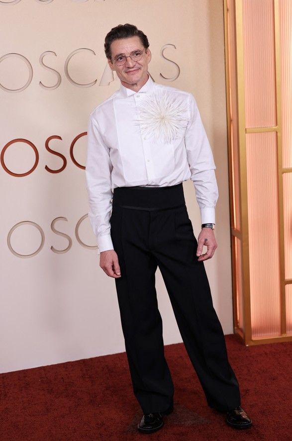 Pedro Pascal look Oscars 2026