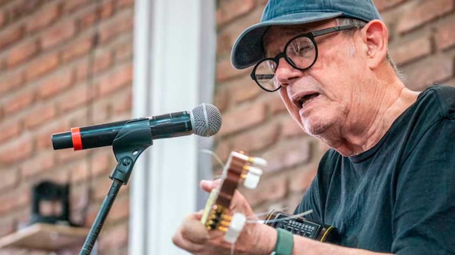 Cantautor Silvio Rodríguez querría su fusil AKM si EEUU agrede a Cuba