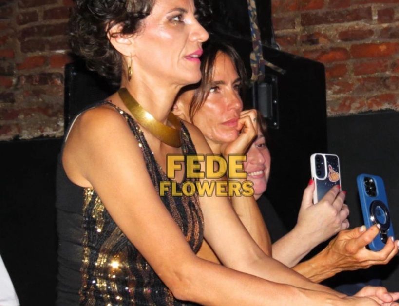 María Susini mira el show de Facundo Arana