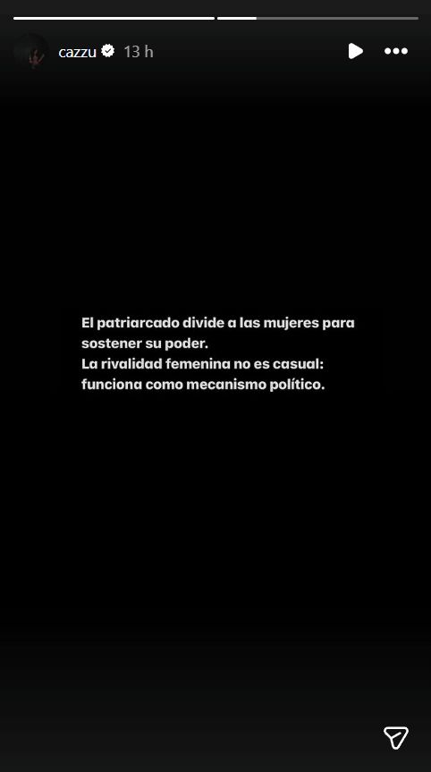 Cazzu se metió en la polémica entre Tini Stoessel y Emila Mernes con un particular mensaje: 