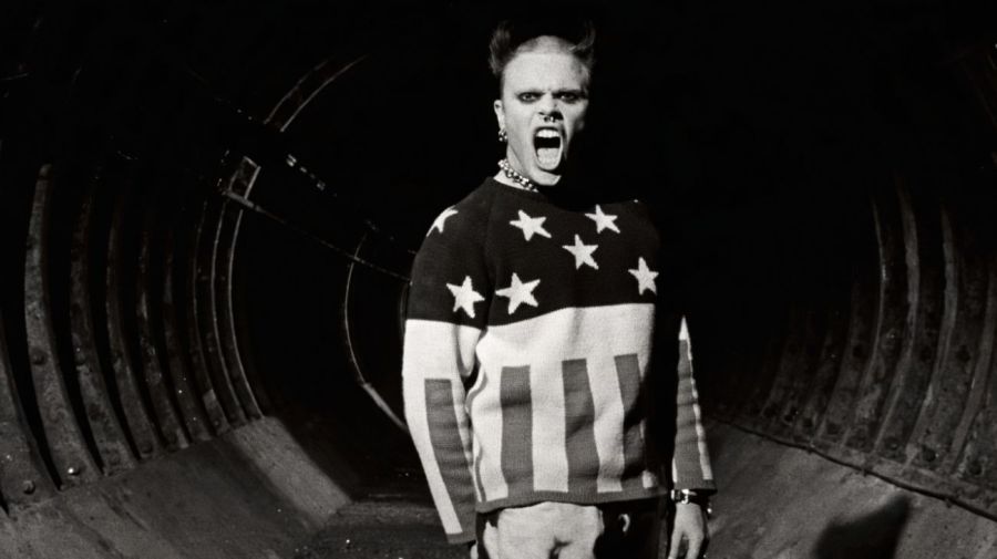Keith Flint, fundador de la banda inglesa The Prodigy, en el videoclip de 'Firestarter', lanzado el 19 de marzo de 1996