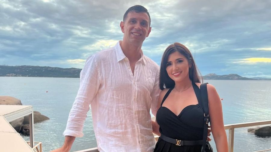 Mandinha y Dibu Martínez