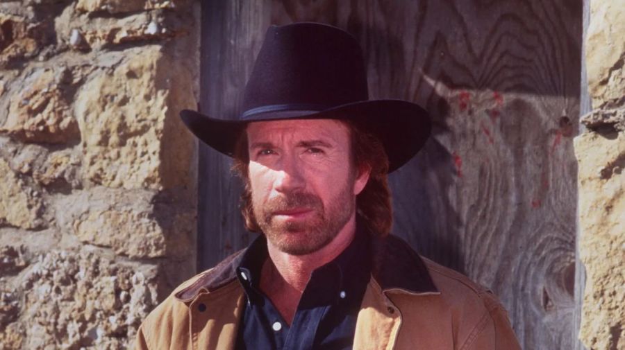 Chuck Norris en su rol de Cordell Walker, en la serie 