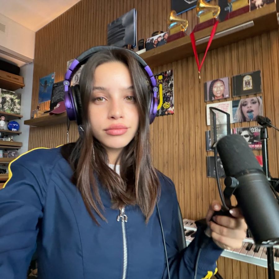 Emilia Mernes, Tini Stoessel