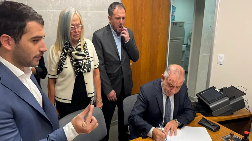 Luis juez junto a sus concejales