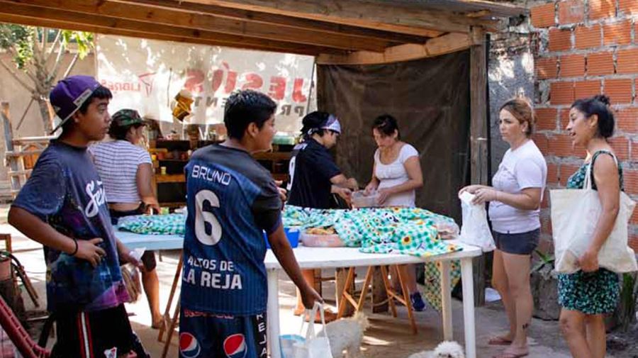 Barrios de Pie advierte que peligra la continuidad de los comedores comunitarios