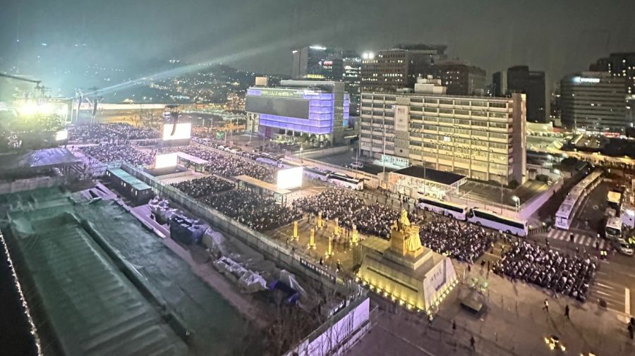 40 mil personas se reunieron para el concierto de regreso de BTS en la plaza Gwanghwamun de Seúl