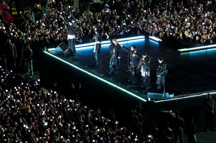 40 mil personas se reunieron para el concierto de regreso de BTS en la plaza Gwanghwamun de Seúl 