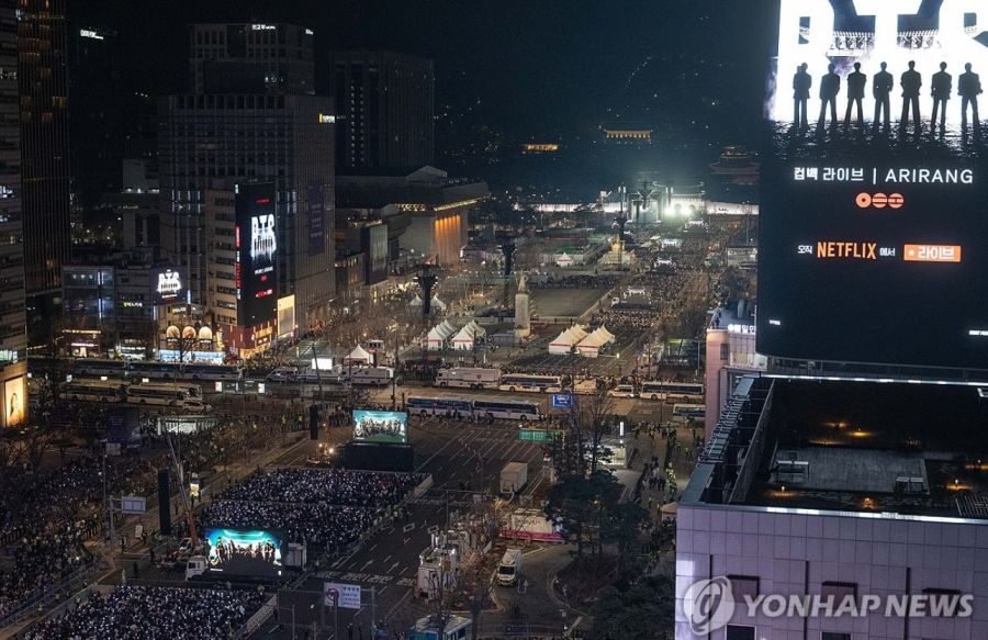 40 mil personas se reunieron para el concierto de regreso de BTS en la plaza Gwanghwamun de Seúl 