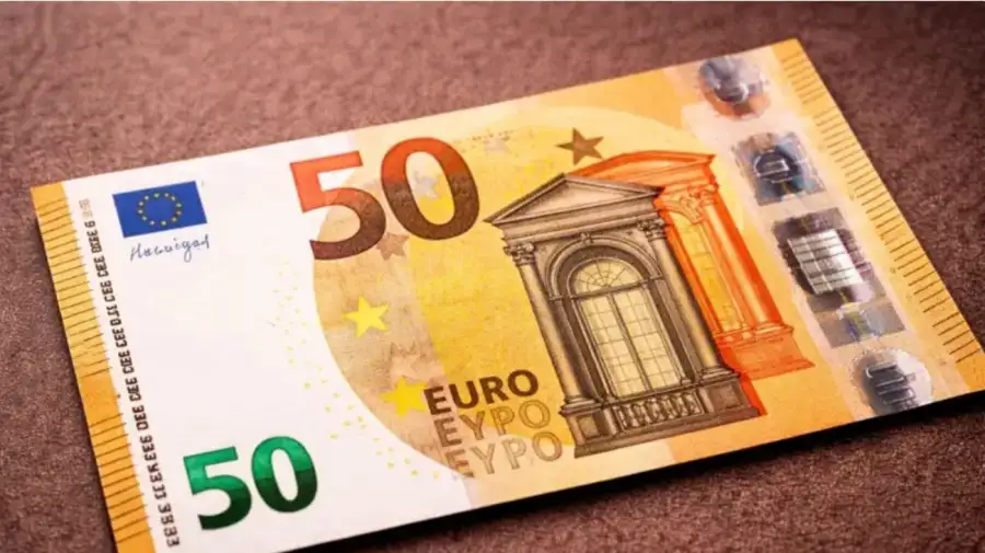 A cuánto cerró el euro blue hoy