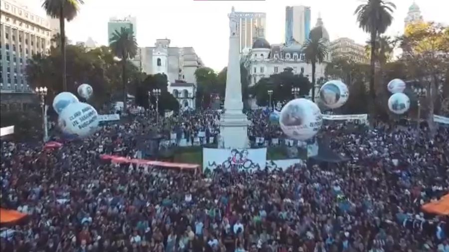 Vigilia en Plaza de Mayo - Nunca Más